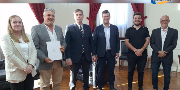 SAN GENARO: Convenio de préstamo de PRO.MU.D.I. para la compra de una cargadora frontal con retroexcavadora.