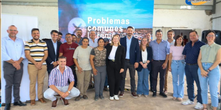 Firma del Convenio Marco de Coparticipacion entre el Ministerio de Ambiente y el GIRSU San Jerónimo.