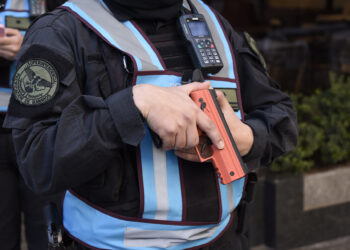 Provincia confirmó que en marzo la Policía incorporará pistolas Taser