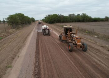 Totoras:  TRABAJOS SOBRE CAMINOS RURALES