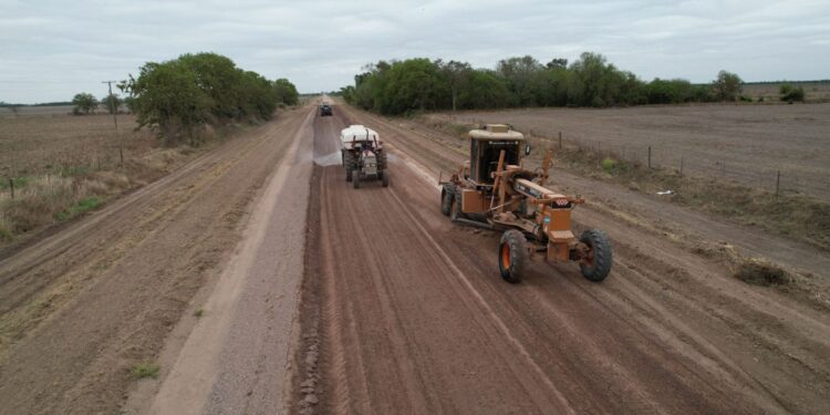 Totoras: TRABAJOS SOBRE CAMINOS RURALES