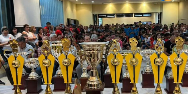 LIGA TOTORENSE: ESTA NOCHE SE ENTREGAN LOS TROFEOS A LOS CAMPEONES Y DESTACADOS DE LA TEMPORADA 2024