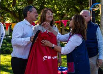 VERDECCHIA ENCABEZÓ LA ENTREGA DE KITS DEPORTIVOS A ESCUELAS DE LA REGIÓN V