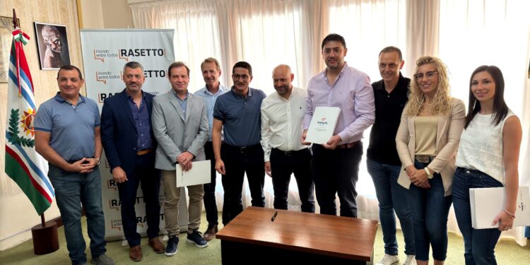 CAÑADA ROSQUIN: FIRMA DE CONVENIO PARA BRINDAR CRÉDITOS A LOS EMPRENDEDORES