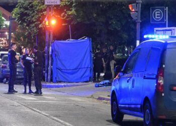 Rosario: A gran velocidad, un automovilista atropelló y mató a una mujer y su hija a la salida del túnel Presidente Illia