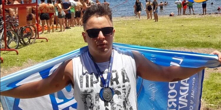 Gabriel «Baby» Rios realizó cruce de aguas abiertas en Villa Rumipal