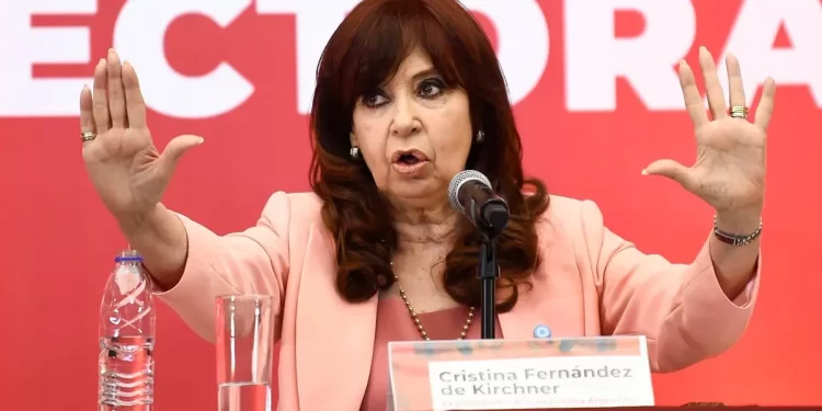 Cristina Kirchner acusó a Milei de «atacar a mujeres y homosexuales»