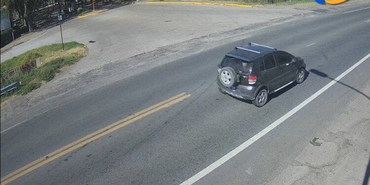 CAÑADA DE GÓMEZ: Cámaras del cent ro de monitoreo municipal identificaron al vehículo y la policía detuvo al presunto autor del choque e intento de abuso del domingo pasado