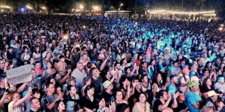 Carlos Pellegrini colmó expectativas en su fiesta de culturas con el show de Eugenia Quevedo