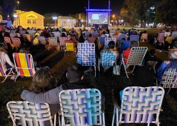 Vuelve el cine a la reposera: El ciclo se lanza con «Campamento con mamá», de Natalia Oreiro