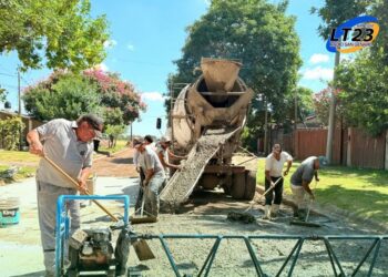 San Genaro están llevando adelante la construcción de una nueva cuadra de pavimento