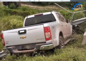 Coronda Hallaron una camioneta chocada y abandonada en zona rural de