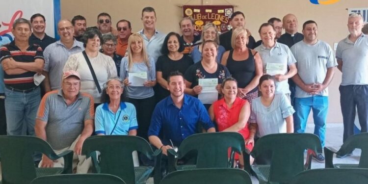 Quince instituciones de Coronda recibieron aportes de manos del senador Leo Diana