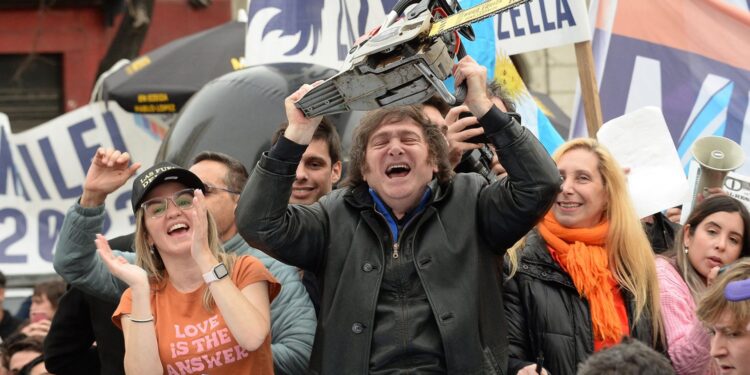 «3×1»: el sistema del Gobierno para congelar contrataciones en el Estado