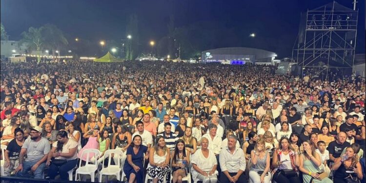 San Genaro: NOCHE HISTÓRICA EN LA FIESTA PROVINCIAL DEL TRIGO. MÁS DE 15.000 PERSONAS EN LA NOCHE CENTRAL