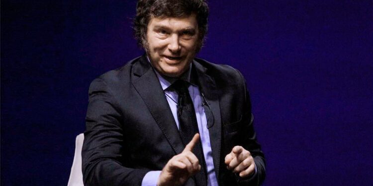 Javier Milei galornado en Estados Unidos durante la asunción de Trump por su desempeño en economía