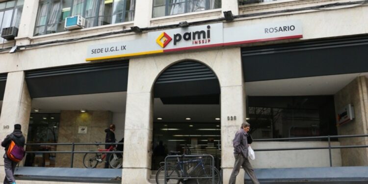 Rosario: DESPIDIERON A TRABAJADORES DE PAMI Y SUSPENDIERON CIRUGÍAS POR FALTA DE PERSONAL