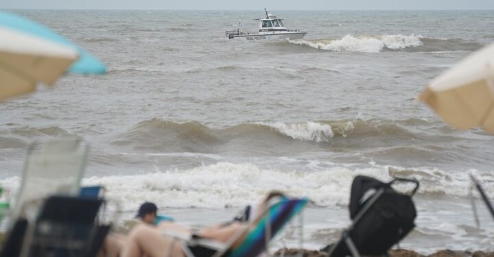 Buscan a un argentino en punta del este luego que entro al mar a festejar a año nuevo