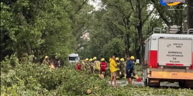 EL VIENTO ARRASÓ CON TODO EN ROLDÁN