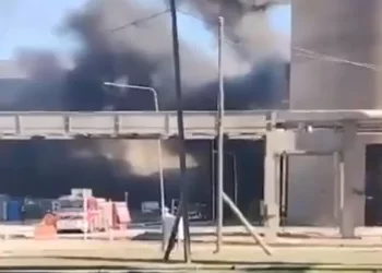 Impactante incendio en Renova de Timbúes: bomberos de la región llevan 12 horas de trabajo