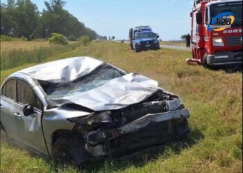 Cañada Rosquin: Vuelco de un auto en Ruta 34. Los lesionados fueron traladados al Samco.