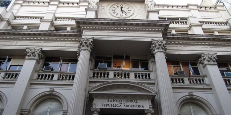 Bancarios acordó un nuevo aumento salarial: el básico queda en $1.648.506,09.