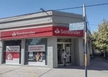 La comuna de Sanford rechaza el cierre del Banco Santander y gestiona alternativas
