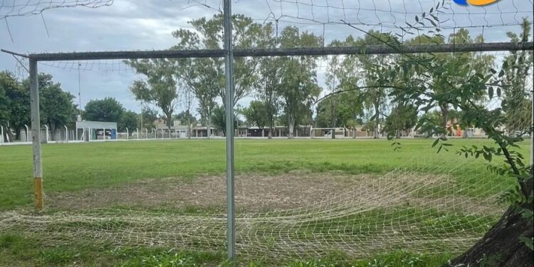 Las Rosas: Destrozos y robo en la cancha centro de acción familiar
