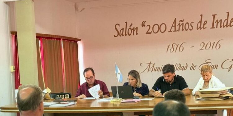 SAN GENARO: APERTURA SOBRES PARA COMPRA DE CARGADOR FRONTAL CON RETROEXCAVADORA