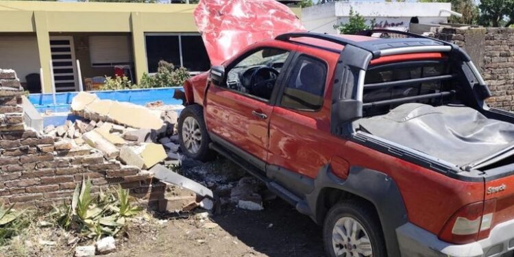 San Genaro: Accidente hace instantes en zona urbana de la Ciudad.