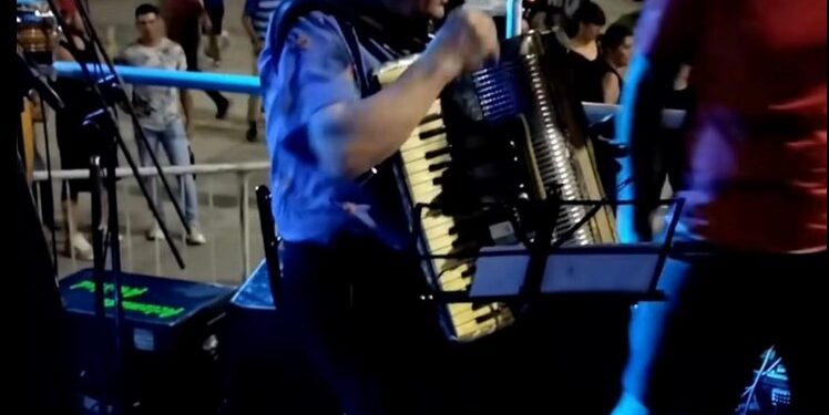 EL MAESTRO GALASSI VOLVIÓ A TOCAR SU ACORDEÓN CON EL ACLAMADO AMISTAD