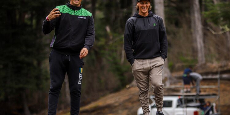 Joaco Poli en lo más alto del Enduro del Verano de Villa Gesell. Agu Poli fue tercero.