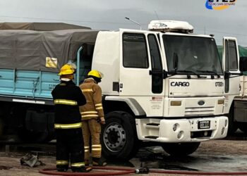 San Genaro: Bomberos trabajan en incendio en Centro de Camioneros de la Ciudad