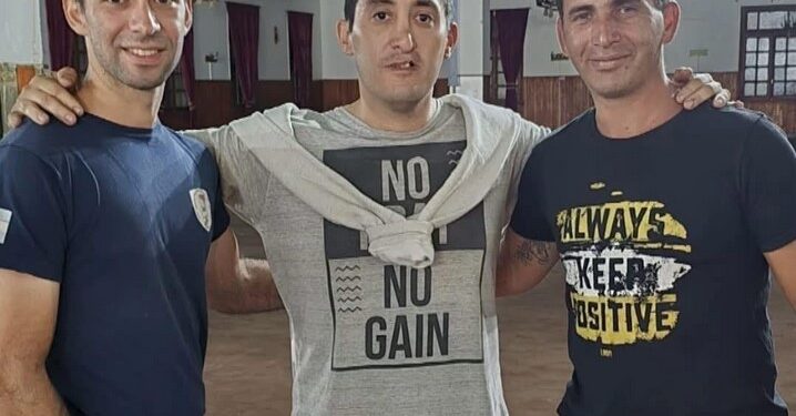 Integrantes del Cuartel de Bomberos de San Genaro trabajan en los incendios de Neuquen.