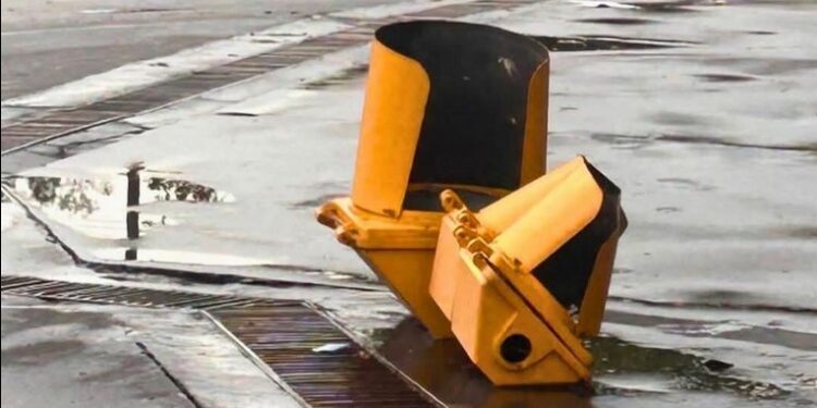 Capitán Bermúdez: El temporal que azotó intensamente a la región, provocó caída de árboles, corte de cables y numerosos daños en la ciudad.