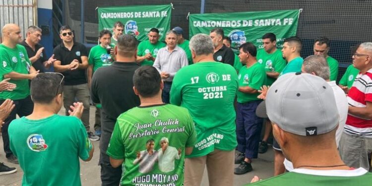 Camioneros de Santa Fe alineados a la Federación Nacional desmienten la vigencia de un nuevo convenio colectivo