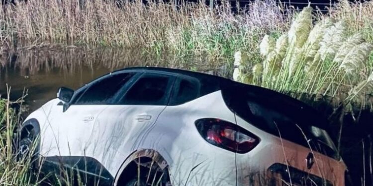 Anoche un auto despistó entre Las Rosas y Bouquet. Sin lesionados