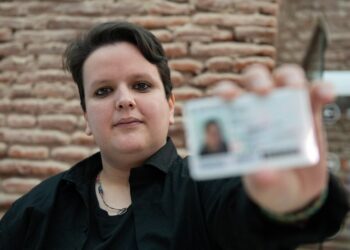 EL GOBIERNO PRETENDE ELIMINAR POR DECRETO EL DNI NO BINARIO