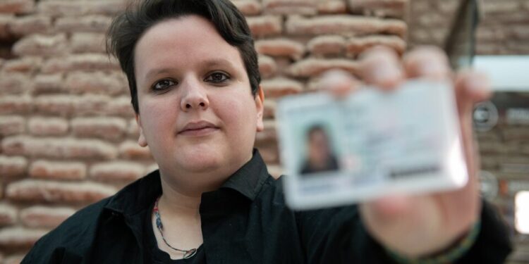 EL GOBIERNO PRETENDE ELIMINAR POR DECRETO EL DNI NO BINARIO