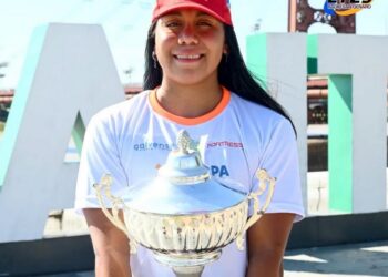 Santa Fe – Coronda LA CAMPEONA MAYTE PUCA, MERECÍA SONREÍR JUNTO A LA COPA DE LA MARATÓN