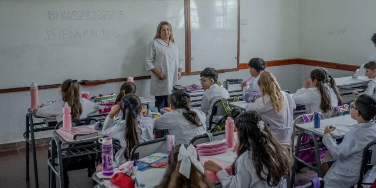 Asistencia Perfecta: más de 62 mil docentes reciben el premio correspondiente al mes de enero