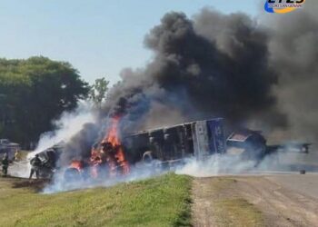 Dos personas murieron calcinadas en un choque de camiones en la ruta 34 en el Dpto San Cristobal