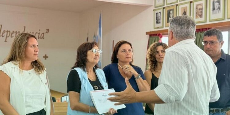 San Genaro: ENTREGA DE FANI A LA E.E.S.O. N°. 437 «MARIANO MORENO».