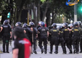Incidentes y corridas en el parque Independencia a la salida de los hinchas tras la derrota de Newell’s