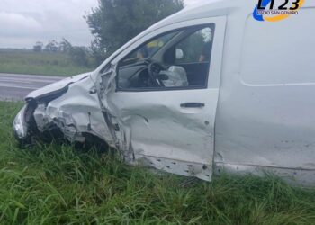 Un camión y una Kangoo chocaron en Ruta 13 a entre Pellegrini y San Jorge. Un herido.