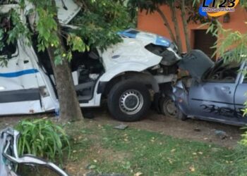 LA BANDA MUSICAL “LOS NÁUFRAGOS” CHOCÓ EN LA RUTA 11 Y 80 DE AROCENA