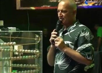 Leonel Cavallera fue anoche una vez más conductor del Auténtico Bingo de San Vicente