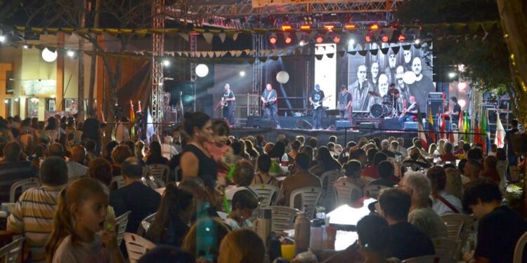 Galvez: MEMPHIS LA BLUSERA CERRÓ UNA GRAN FIESTA DE COLECTIVIDADES 2025