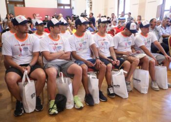 Santa Fe-Coronda en Casa de Gobierno recepción del Gobernador Maximiliano Pullaro a los 17 nadadores.