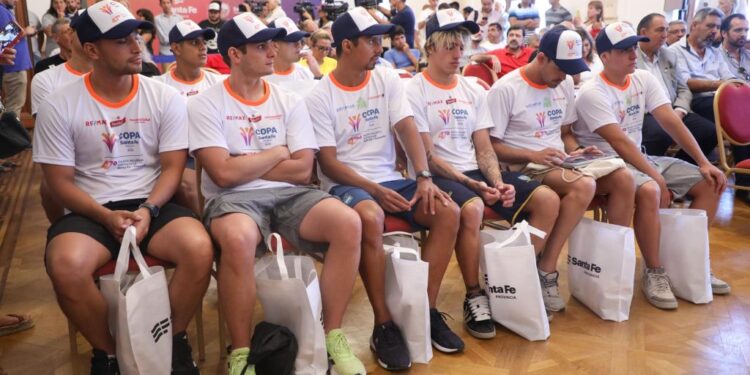 Santa Fe-Coronda en Casa de Gobierno recepción del Gobernador Maximiliano Pullaro a los 17 nadadores.